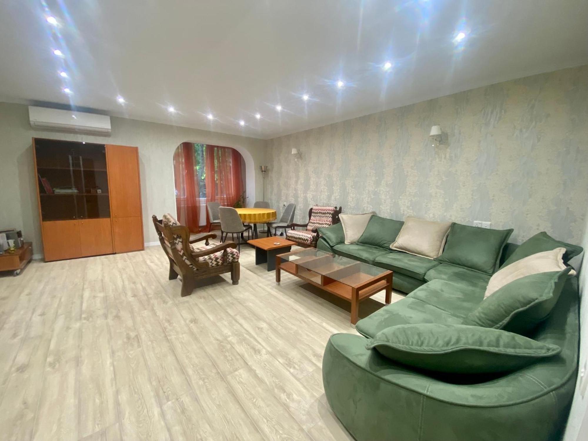 Spacious Dinamo Apartment Tbilisi Buitenkant foto